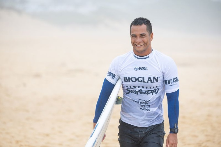 Mihimana Braye s’est qualifié pour le 3e tour de la Bioglan Newcastle Surfest. Mihimana Braye s’est qualifié pour le 3e tour de la Bioglan Newcastle Surfest.