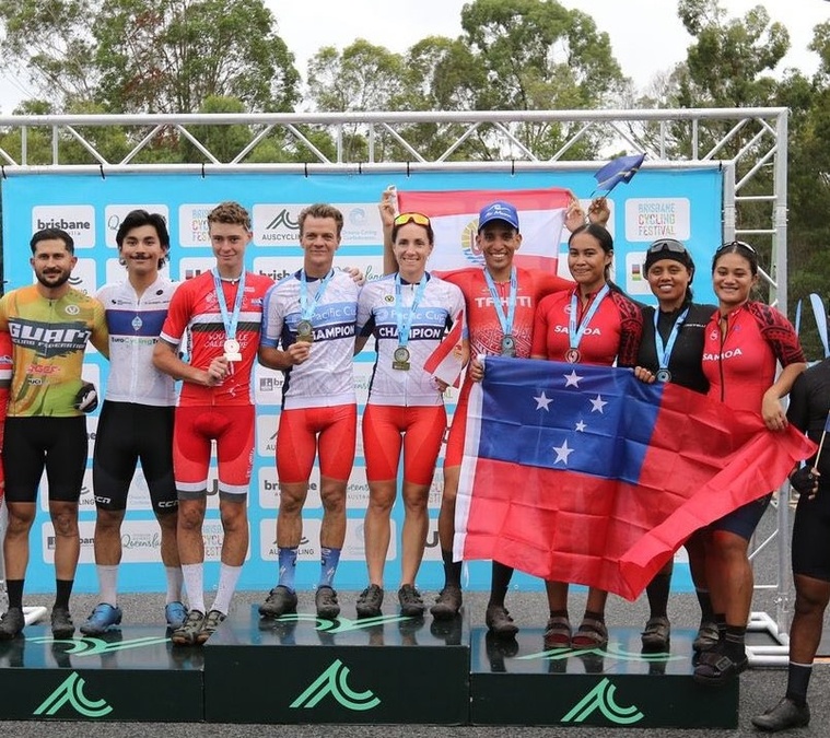 Les vététistes tahitiens (au centre) Teva Poulain, Clémence Dede et Kahiri Endeler ont brillé à Brisbane.