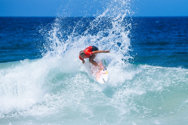 Tya Zebrowski devient la plus jeune championne des CS. Elle continue aussi son beau parcours sur la Bioglan Newcastle Surfest.