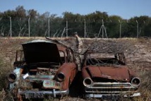 Voitures abandonnées depuis 40 ans cherchent propriétaires à Chypre Voitures abandonnées depuis 40 ans cherchent propriétaires à Chypre