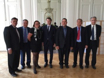 La délégation polynésienne ce mercredi à Paris avec François Baroin, président de l'association des maires de France.