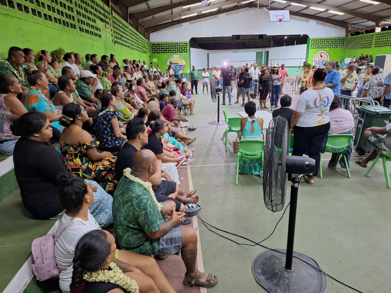 La population a assisté à la proclamation des résultats à la salle omnisports de Vairao. La population a assisté à la proclamation des résultats à la salle omnisports de Vairao.
