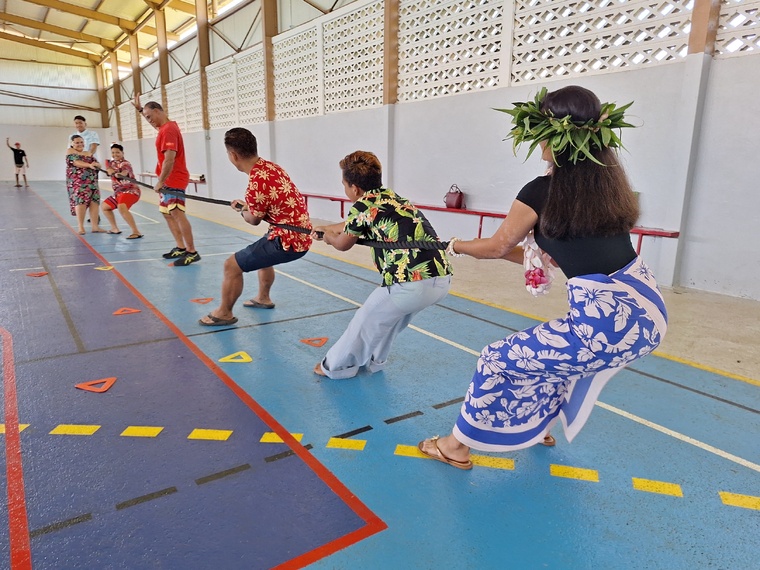 Les professeurs d’EPS ont supervisé les tū’aro mā’ohi.