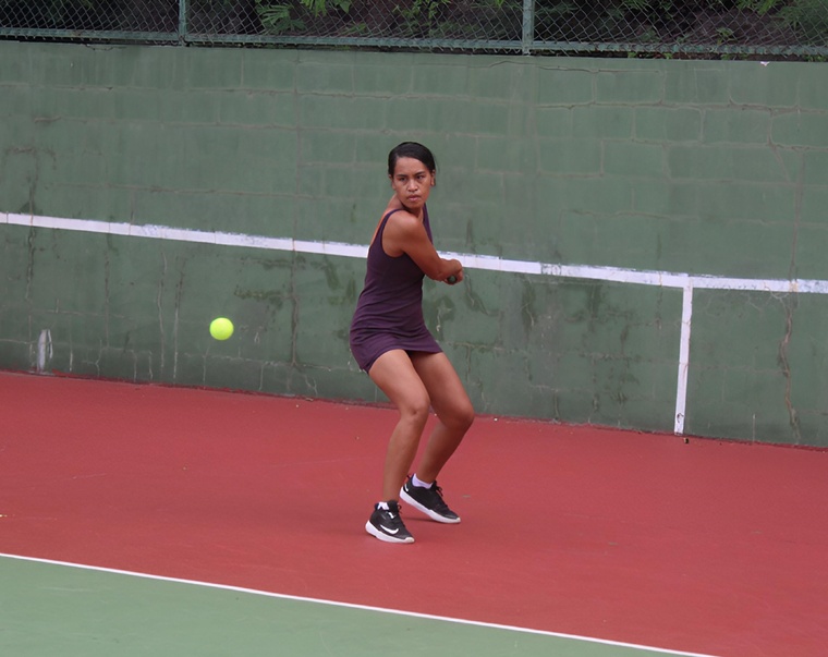 Mayka Zima a nettement dominé la finale 2e série simple dames face à Mihivai Dexter Hargous. Mayka Zima a nettement dominé la finale 2e série simple dames face à Mihivai Dexter Hargous.