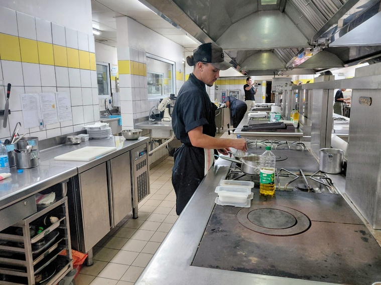 Nelly Brothers Navarro l'emporte