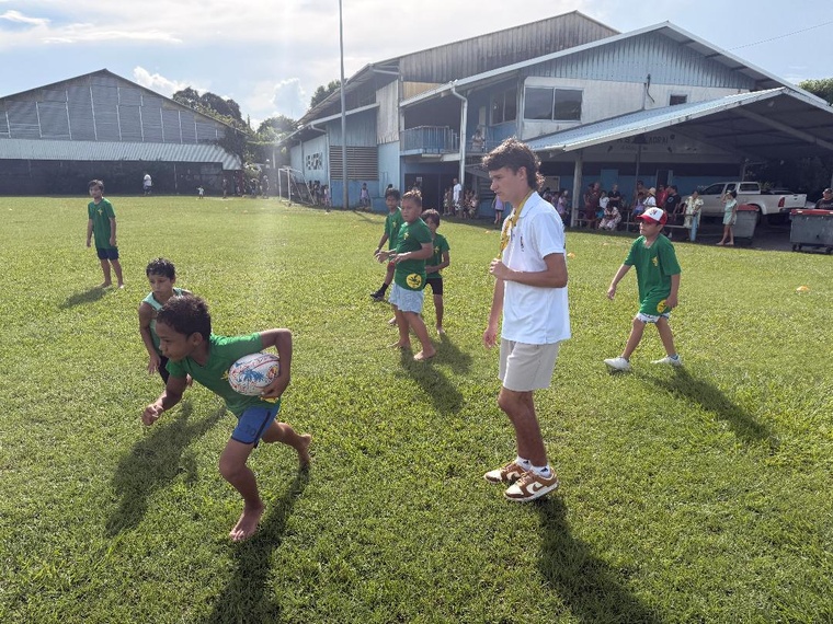 Les enfants ont pratiqué du très beau rugby.