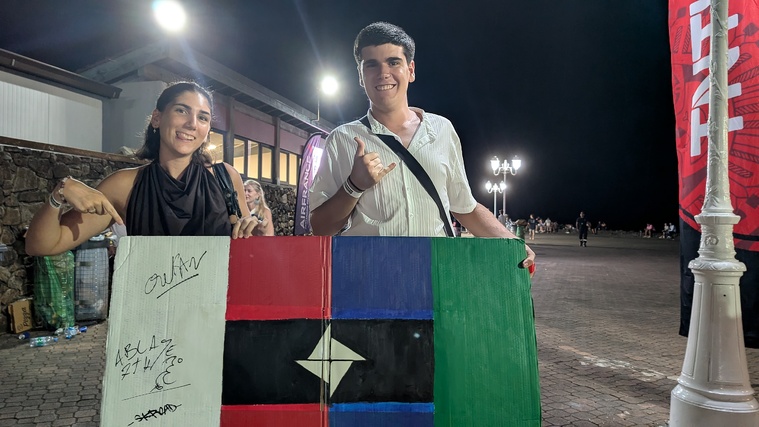 Juan et Lucia ont eu leurs orthographes d’Orelsan accompagné de ses producteurs et collaborateurs Skread et Ablaye. ©Violaine Broquet Juan et Lucia ont eu leurs orthographes d’Orelsan accompagné de ses producteurs et collaborateurs Skread et Ablaye. ©Violaine Broquet