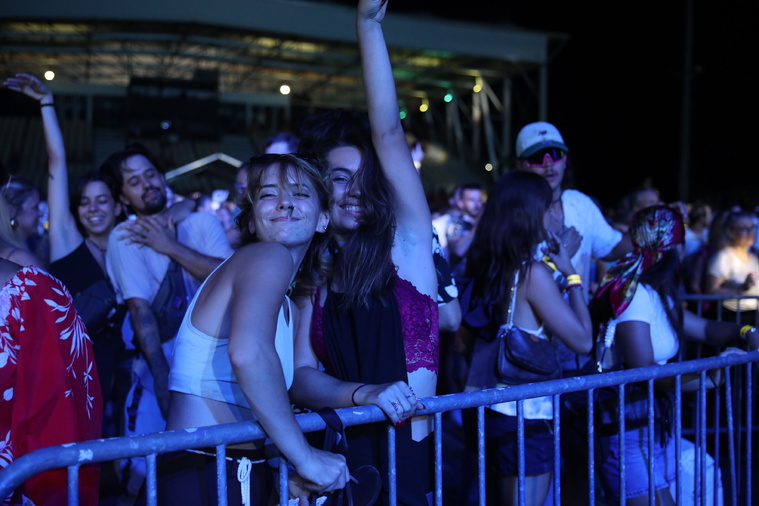 Les personnes du public ont profité à fond, porté par une ambiance qui a plu. ©Violaine Broquet Les personnes du public ont profité à fond, porté par une ambiance qui a plu. ©Violaine Broquet
