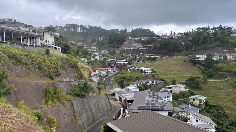 Plusieurs équipements "n’ont, à ce jour, jamais été réalisés”, les propriétaires de la résidence de Pamatai Hills montent au créneau Plusieurs équipements "n’ont, à ce jour, jamais été réalisés”, les propriétaires de la résidence de Pamatai Hills montent au créneau