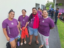 White-Miti Tapi (à droite), animatrice au service action et cohésion de Arue