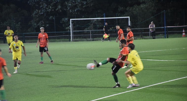 Malgré l’ouverture du score par Rochette, l’AS Tamarii Punaruu a souffert après avoir joué toute une mi-temps à dix. Malgré l’ouverture du score par Rochette, l’AS Tamarii Punaruu a souffert après avoir joué toute une mi-temps à dix.