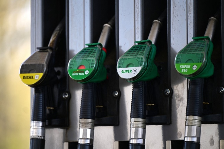 Tuvalu déclare l'état d'urgence face au risque de pénurie en carburant Tuvalu déclare l'état d'urgence face au risque de pénurie en carburant