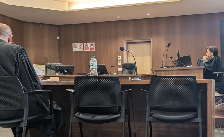 Un des vendeurs de stupéfiants à “la bâche bleue” de Tavararo écope de trois ans ferme Un des vendeurs de stupéfiants à “la bâche bleue” de Tavararo écope de trois ans ferme