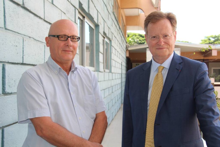 José Thorel aux côtés du haut-commissaire. José Thorel aux côtés du haut-commissaire.