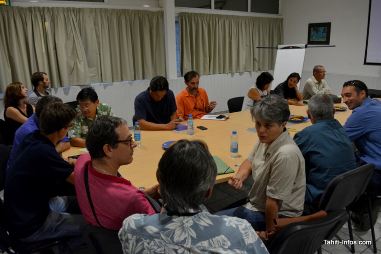 Une réunion organisée par le Cluster juste avant le cocktail Une réunion organisée par le Cluster juste avant le cocktail