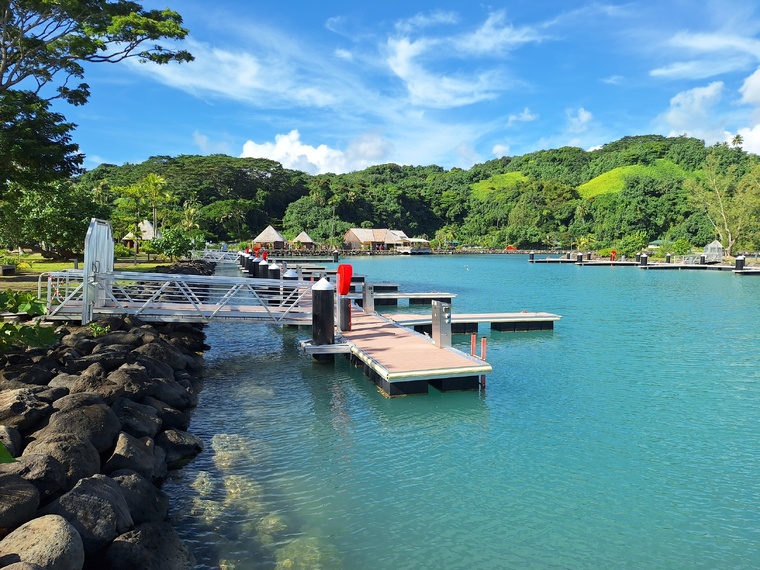 Vue du site depuis la marina, où le stationnement sera payant. Vue du site depuis la marina, où le stationnement sera payant.