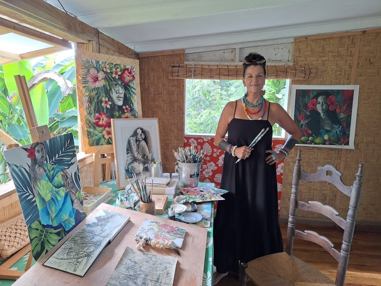 Tania Wursig a installé son atelier en pleine nature, à la Presqu’île (Crédit : Anne-Charlotte Lehartel).