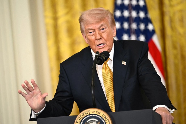 Trump voit de "bonnes chances" d'un accord avec l'Iran mais le menace encore
