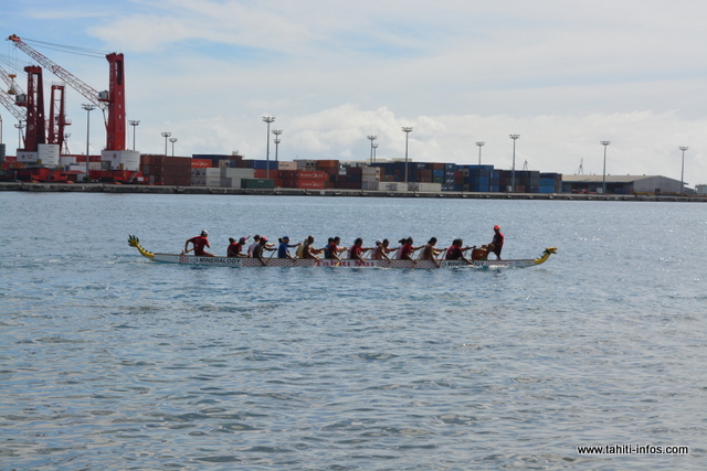 Sur le plan d'eau, une initiation au Dragon Boat a été proposée au public désireux de découvrir le sport national chinois