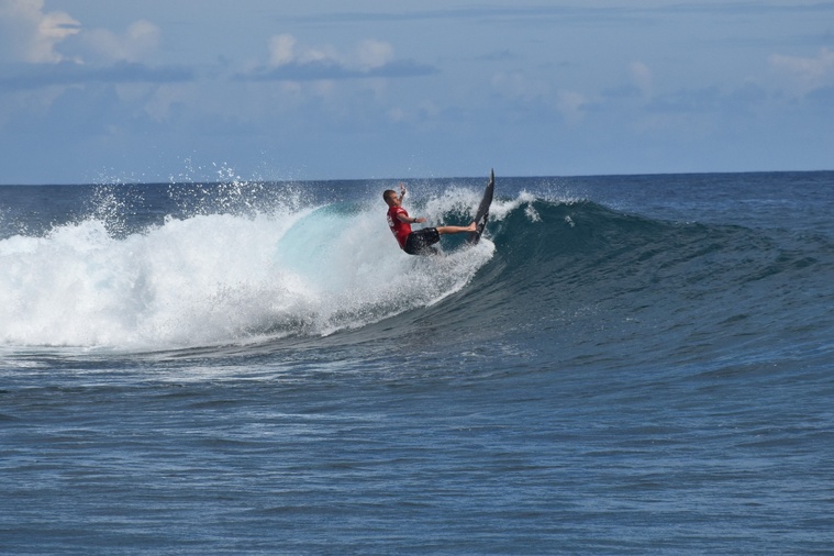 L’hawaiien Maikai Burdine s’est éclaté sur les vagues de Taapuna.