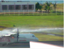 Feu sur le moteur n° 2 lors de l’intervention des pompiers. (Photo : BEA)