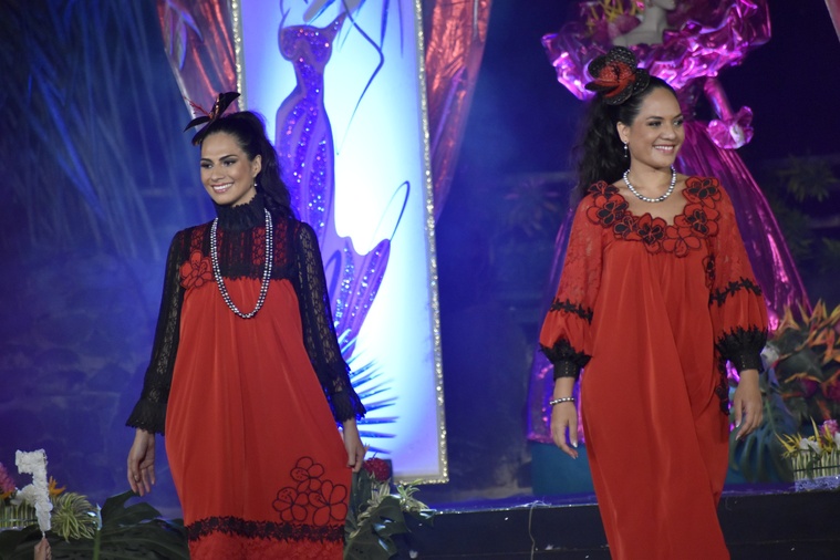 Dernier passage en tenue de soirée d’antan aux accents espagnols. Crédit : Anne-Charlotte Lehartel.