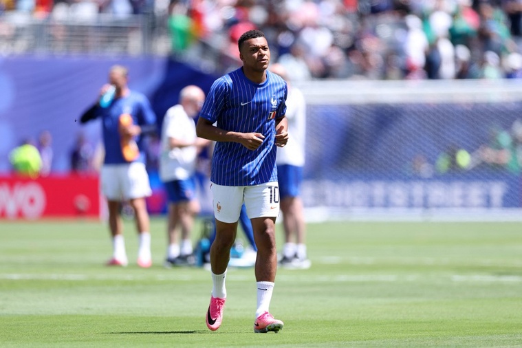 Mondial-2026: les Bleus avec leur équipe-type, emmenée par Mbappé contre le Sénégal (Fifa) Mondial-2026: les Bleus avec leur équipe-type, emmenée par Mbappé contre le Sénégal (Fifa)
