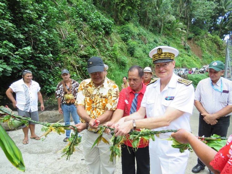 Inauguration par le Haut-Commissaire du nouveau réseau d’eau potable d’Omoa à Fatu Hiva Inauguration par le Haut-Commissaire du nouveau réseau d’eau potable d’Omoa à Fatu Hiva
