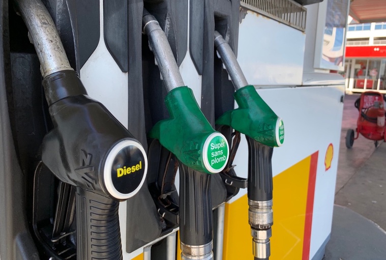 Le litre de carburant augmente de 15 francs dès ce mardi