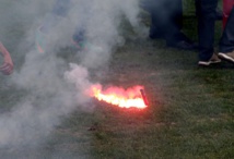 un supporter soupçonné d'avoir blessé 2 personnes avec un fumigène dissimulé dans le rectum un supporter soupçonné d'avoir blessé 2 personnes avec un fumigène dissimulé dans le rectum