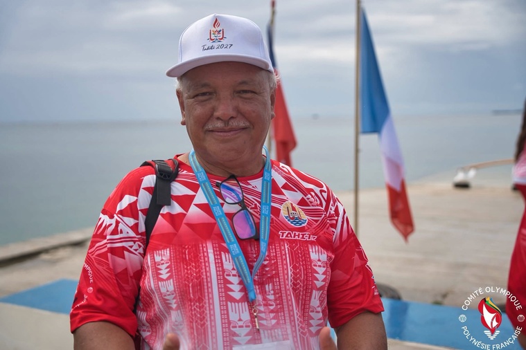 Tavararo Poroi avait assuré la fonction de chef de la délégation tahitienne de va’a lors des Mini-Jeux du Pacifique à Palau, en 2025 (Crédit : COPF).