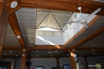 Ce puit de lumière hébergeait deux bouches d'aération métalliques de forme triangulaire. L'une d'elles s'est effondrée ce lundi sur cinq passagers. Ce puit de lumière hébergeait deux bouches d'aération métalliques de forme triangulaire. L'une d'elles s'est effondrée ce lundi sur cinq passagers.