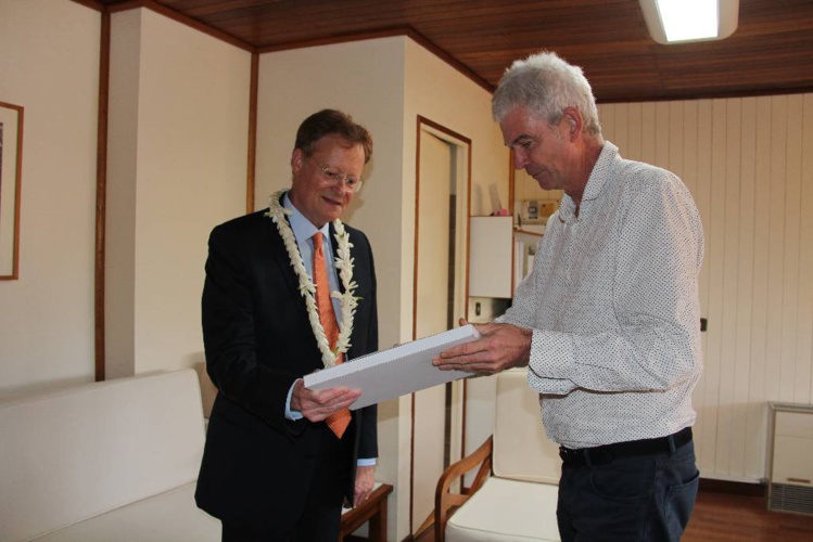 Entretien entre le haut-commissaire Bidal et le directeur de l'IEOM Entretien entre le haut-commissaire Bidal et le directeur de l'IEOM