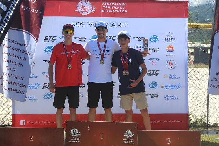 Le podium du Championnat de Polynésie de triathlon avec Théophile Sery (2), Benjamin Zorgnotti (1) et Manea Vincenti (3).