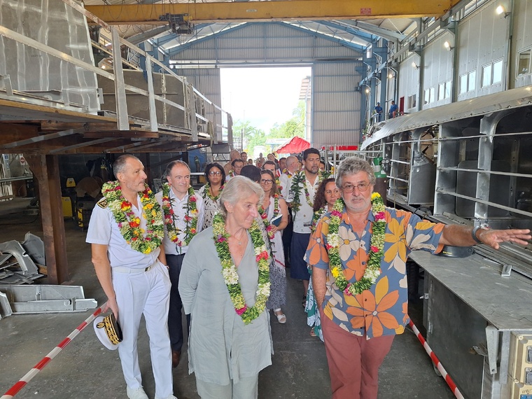 Escale au chantier naval de Nautisport Industries à Taravao.