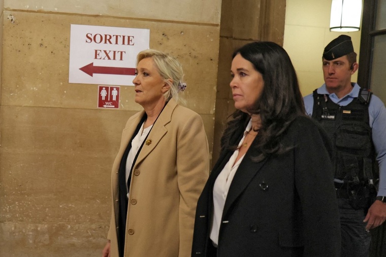 Avant son jugement, Marine Le Pen n'a "pas peur" et exclut une campagne sous bracelet
