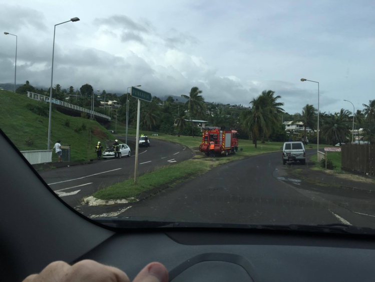 Un feu de voiture à Punaauia Un feu de voiture à Punaauia