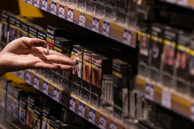 L'Assurance maladie plaide pour interdire la vente de cigarettes aux personnes nées après 2009