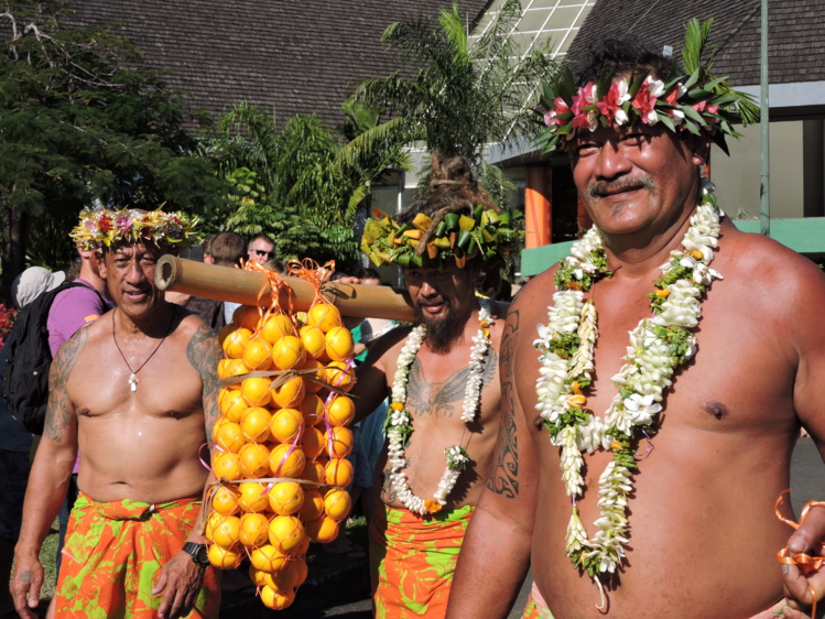Punaauia : la cueillette des oranges a commencé