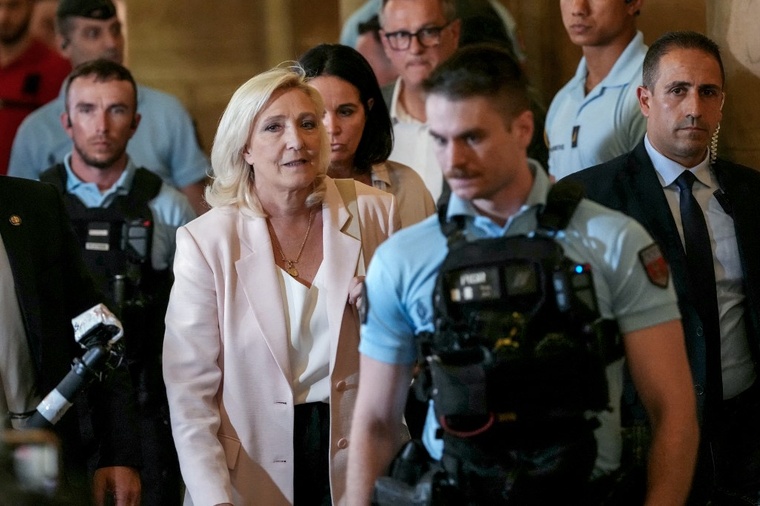 Marine Le Pen candidate à la présidentielle malgré sa condamnation Marine Le Pen candidate à la présidentielle malgré sa condamnation