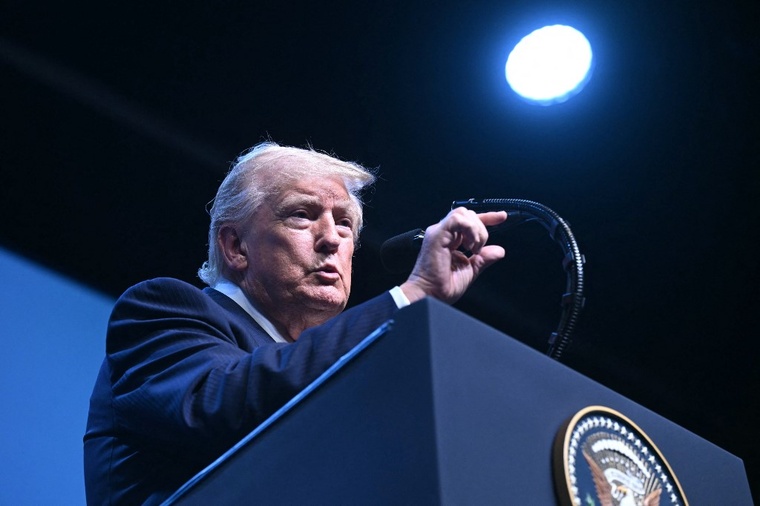 Trump annonce des frappes contre l'Iran, sans vouloir une reprise de la guerre
