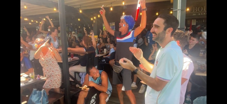 Scènes de liesses au Fenua après la victoire des Bleus Scènes de liesses au Fenua après la victoire des Bleus
