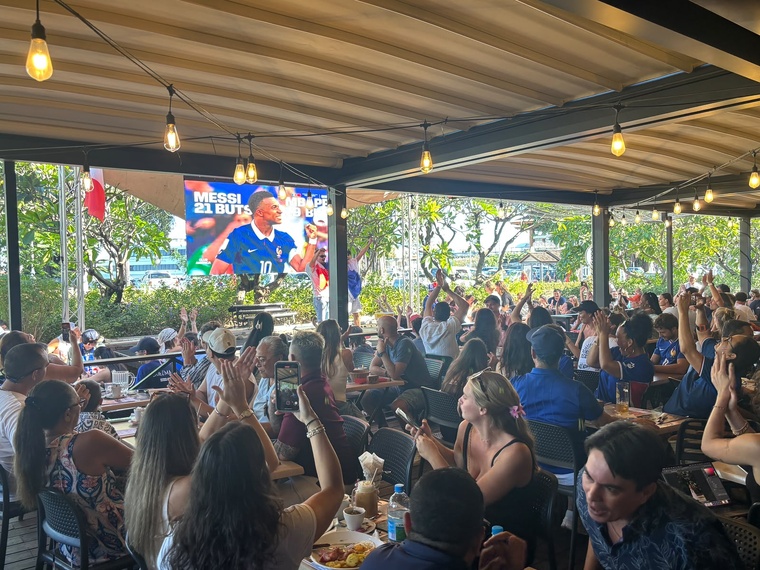 ​Scènes de liesses au Fenua après la victoire des Bleus