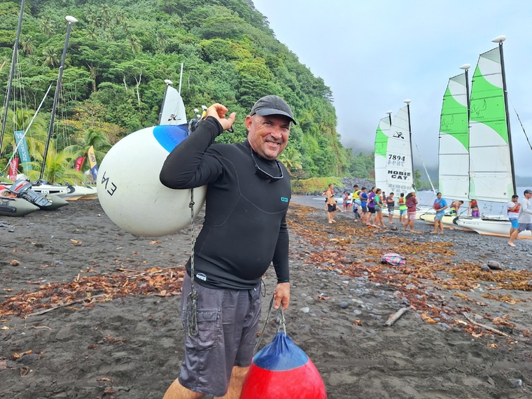 Gilles Vigneron, doyen des moniteurs, a une trentaine de Saga à son actif (Crédit : Anne-Charlotte Lehartel).