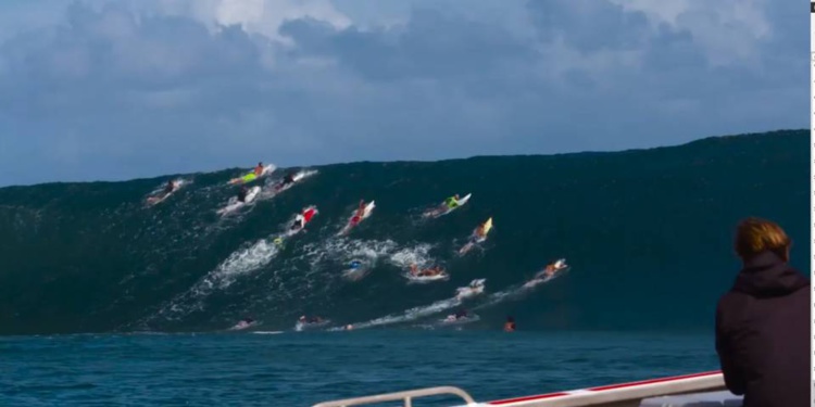 Surf- Teahupoo en vedette dans l'Equipe