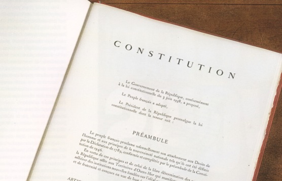 La Constitution française traduite en langue tahitienne