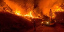Incendie en Californie: 80 bâtiments détruits, des autoroutes fermées