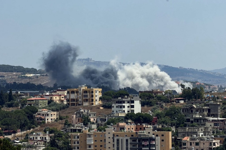 Entre salves et menaces, Iran et Etats-Unis s'enfoncent dans la guerre Entre salves et menaces, Iran et Etats-Unis s'enfoncent dans la guerre