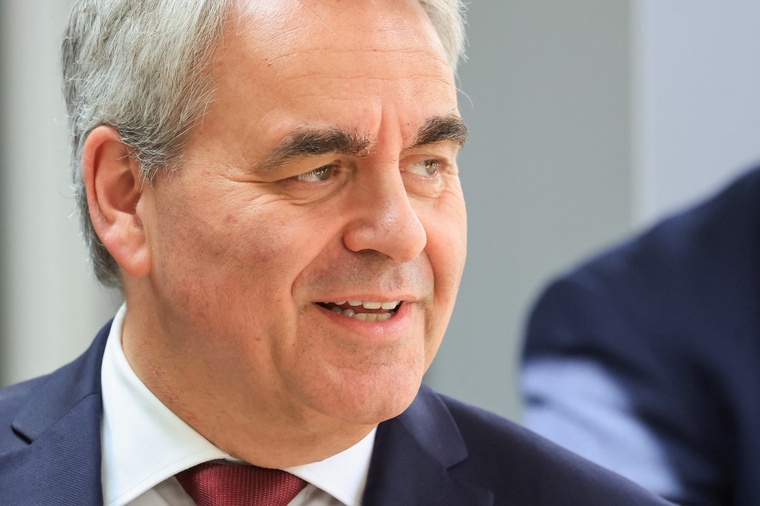 Présidentielle: Xavier Bertrand fait un pas de plus vers une candidature
