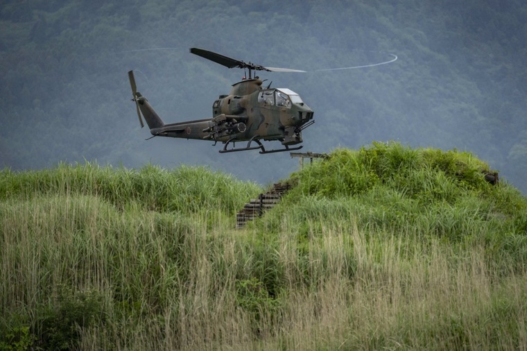 Pour le Japon, il devient "urgent" de renforcer son armée